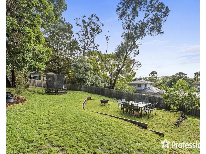 17 Lansell Road, Mooroolbark VIC 3138