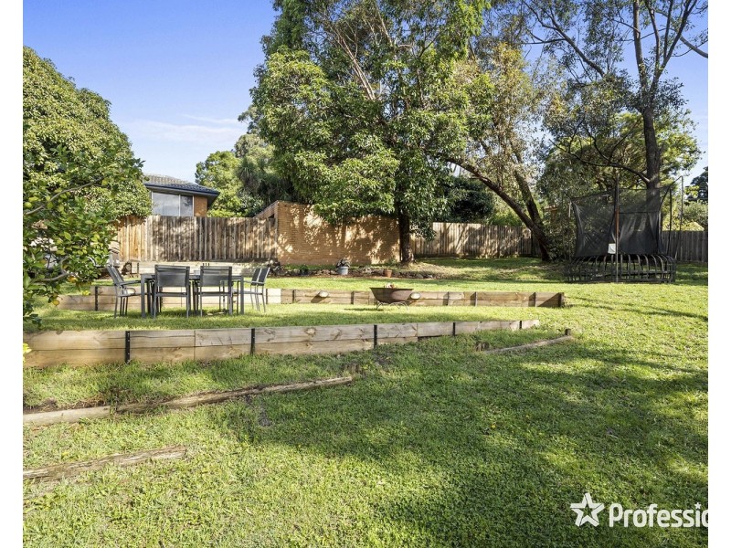 17 Lansell Road, Mooroolbark VIC 3138