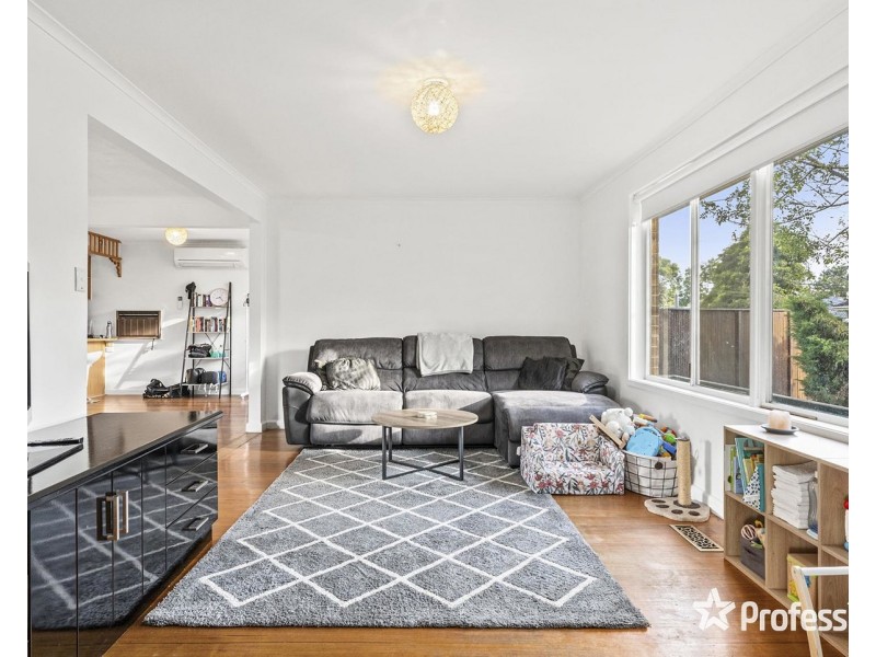 15 Saxon Drive, Mooroolbark VIC 3138