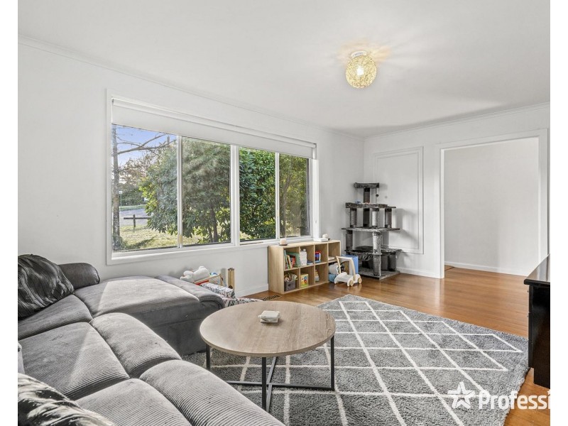 15 Saxon Drive, Mooroolbark VIC 3138