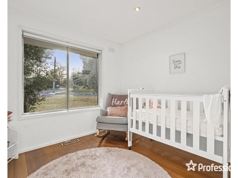 15 Saxon Drive, Mooroolbark VIC 3138
