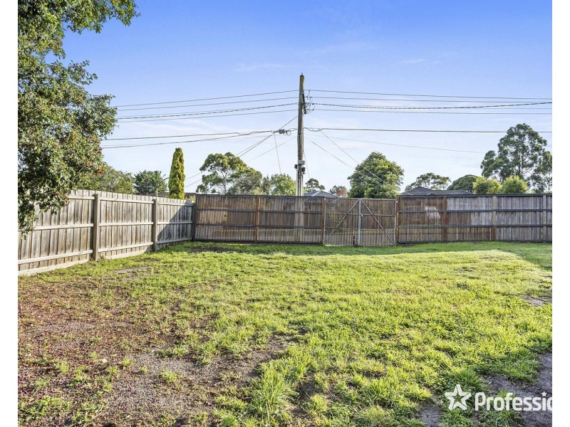 15 Saxon Drive, Mooroolbark VIC 3138
