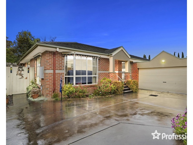 2/28 Longfellow Avenue, Mooroolbark VIC 3138