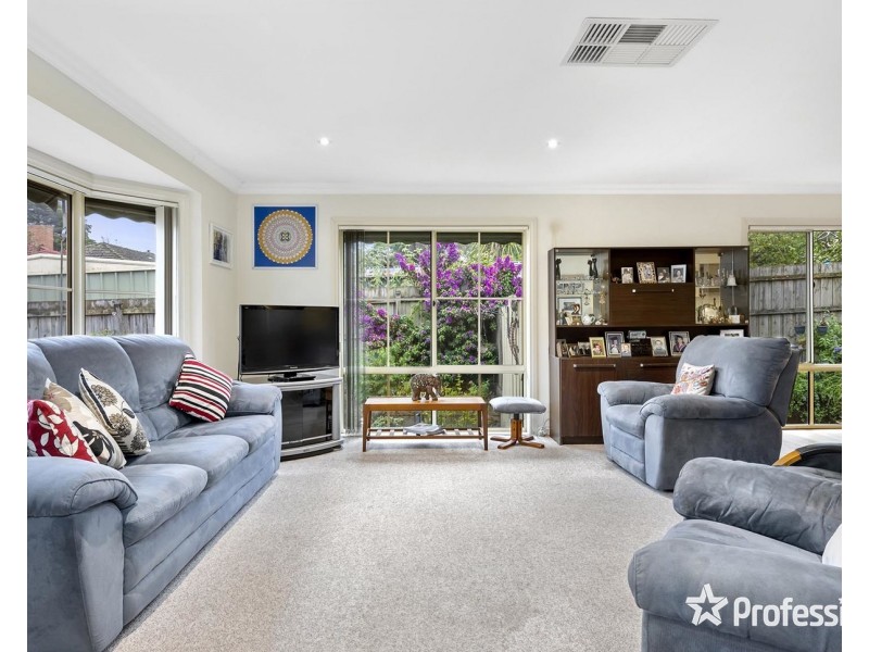 2/28 Longfellow Avenue, Mooroolbark VIC 3138