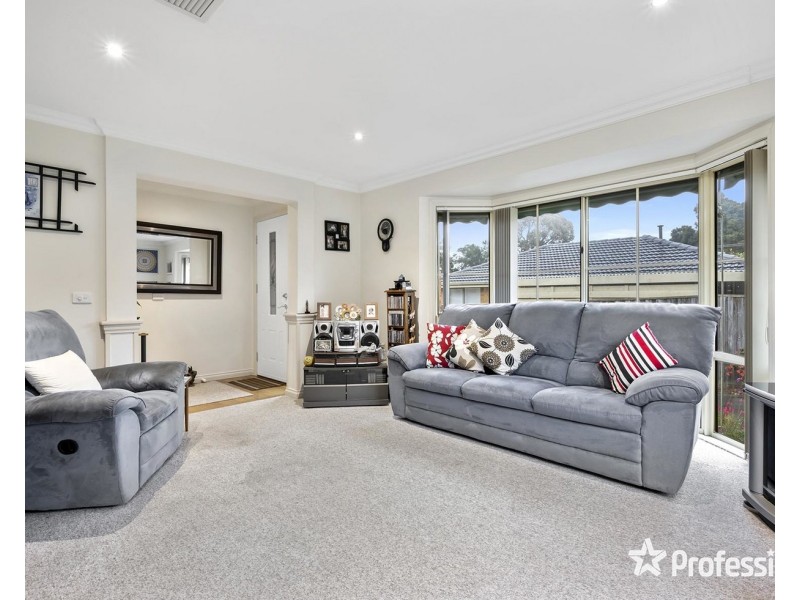 2/28 Longfellow Avenue, Mooroolbark VIC 3138