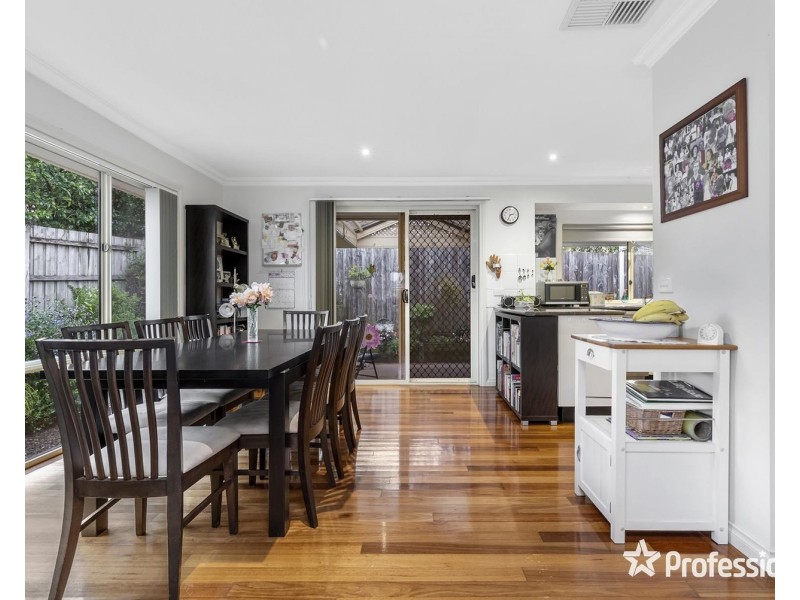 2/28 Longfellow Avenue, Mooroolbark VIC 3138