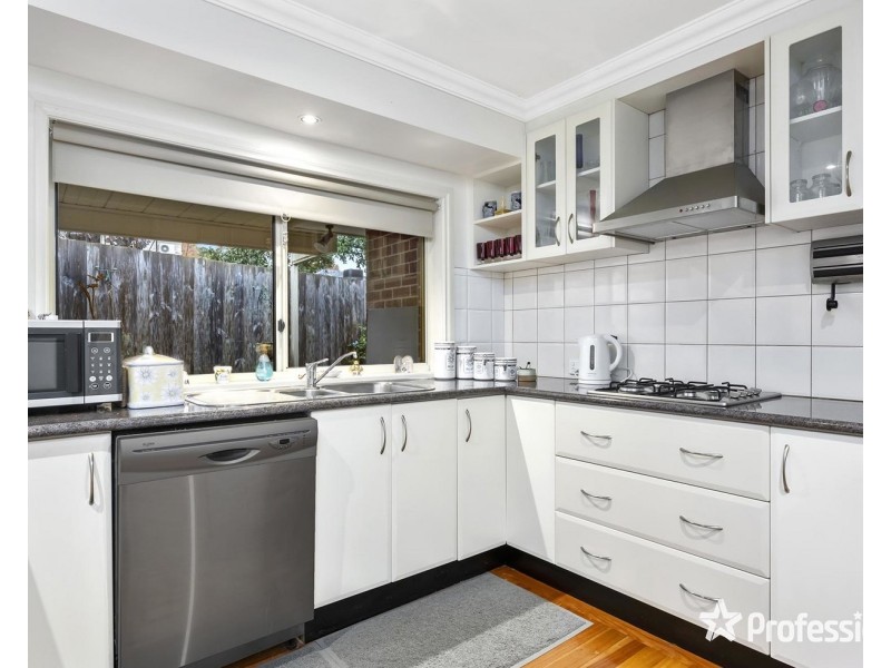 2/28 Longfellow Avenue, Mooroolbark VIC 3138