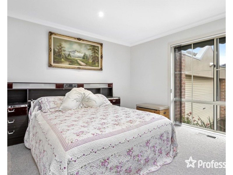 2/28 Longfellow Avenue, Mooroolbark VIC 3138