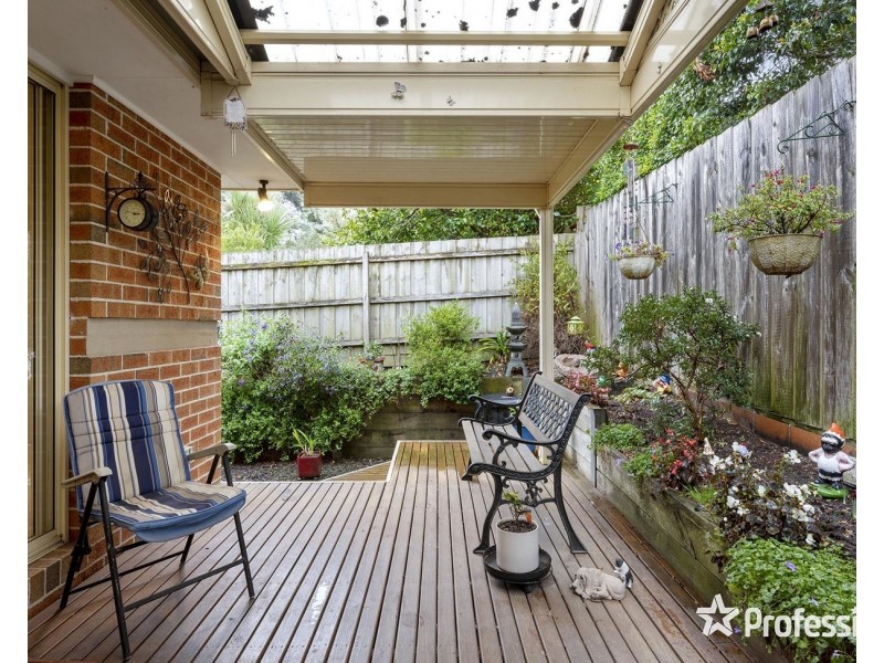 2/28 Longfellow Avenue, Mooroolbark VIC 3138