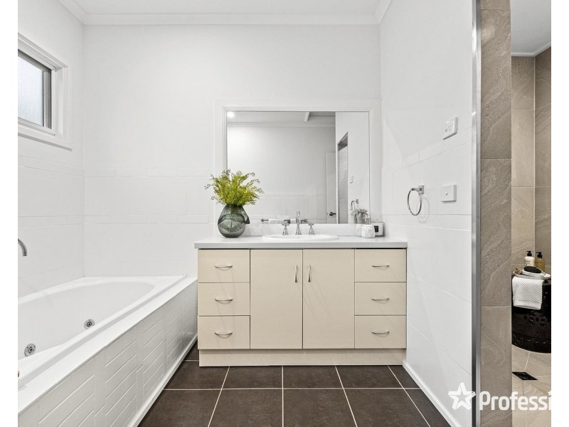 7 View Street, Wandin North VIC 3139