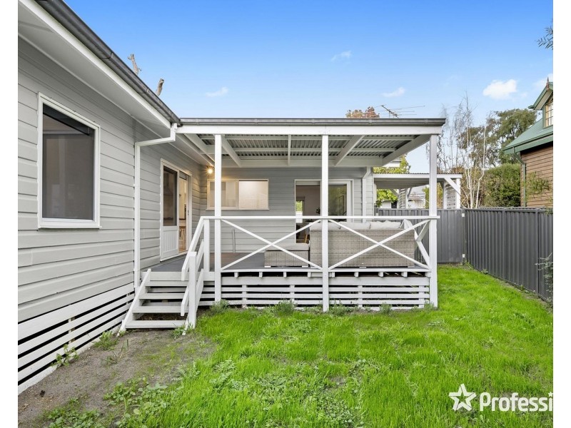 7 View Street, Wandin North VIC 3139