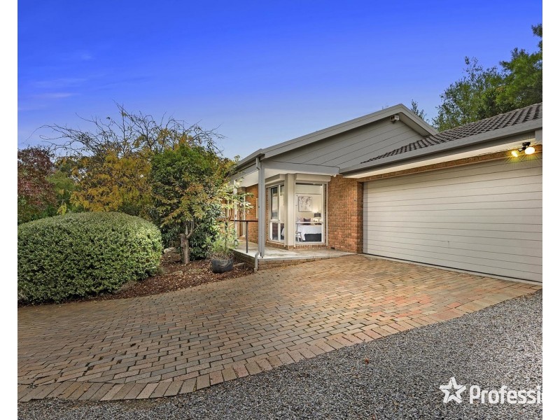30 Wellington Park Drive, Warranwood VIC 3134