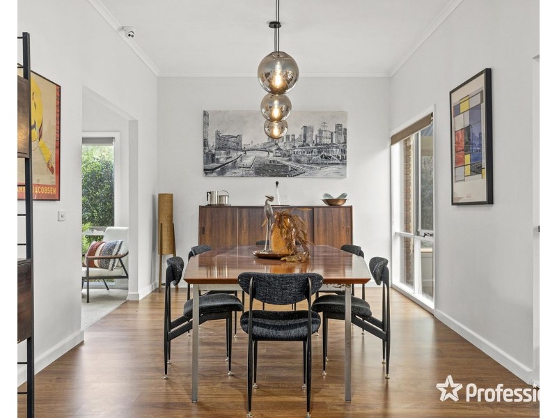 30 Wellington Park Drive, Warranwood VIC 3134