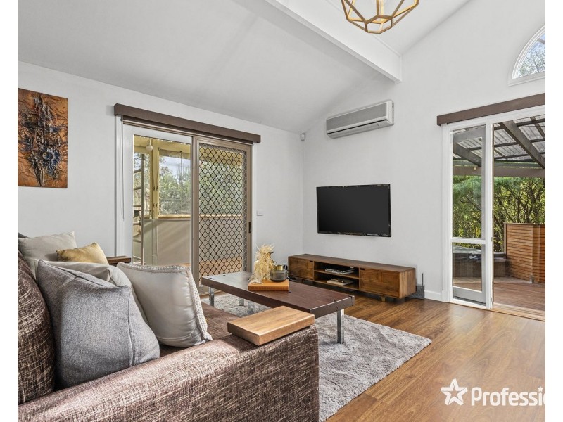 30 Wellington Park Drive, Warranwood VIC 3134