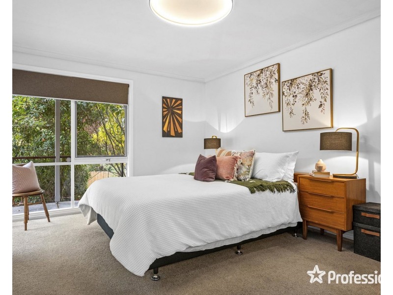 30 Wellington Park Drive, Warranwood VIC 3134