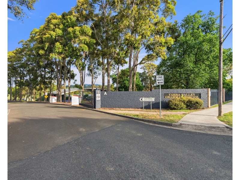 30 Wellington Park Drive, Warranwood VIC 3134