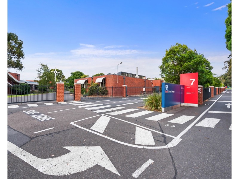 30 Wellington Park Drive, Warranwood VIC 3134