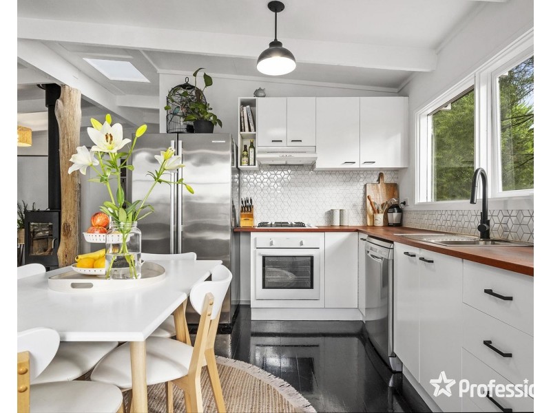 65 Commercial Road, Mount Evelyn VIC 3796