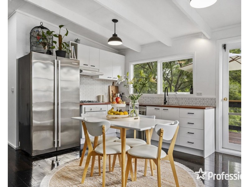 65 Commercial Road, Mount Evelyn VIC 3796