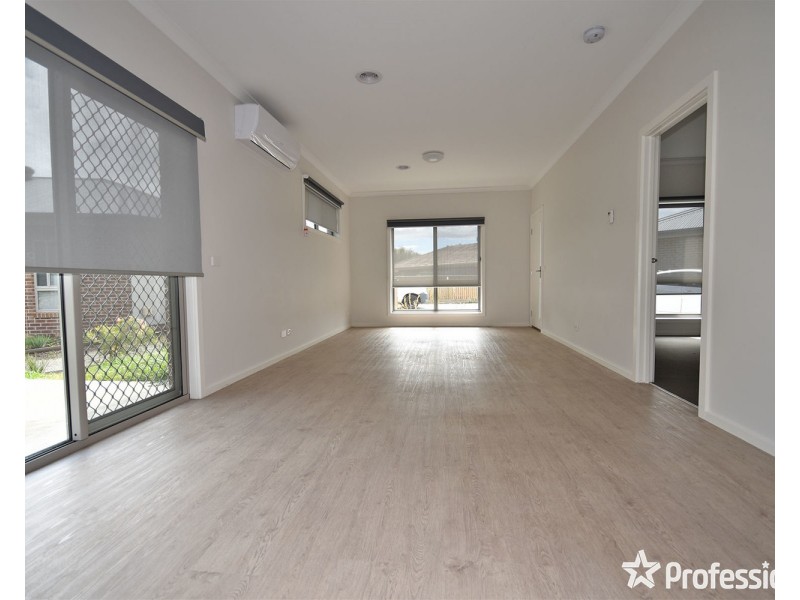 4 Reska Place, Mooroolbark VIC 3138