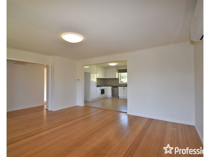 6 Greenslopes Drive, Mooroolbark VIC 3138