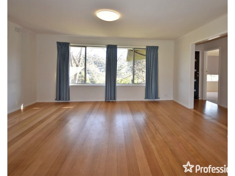 6 Greenslopes Drive, Mooroolbark VIC 3138