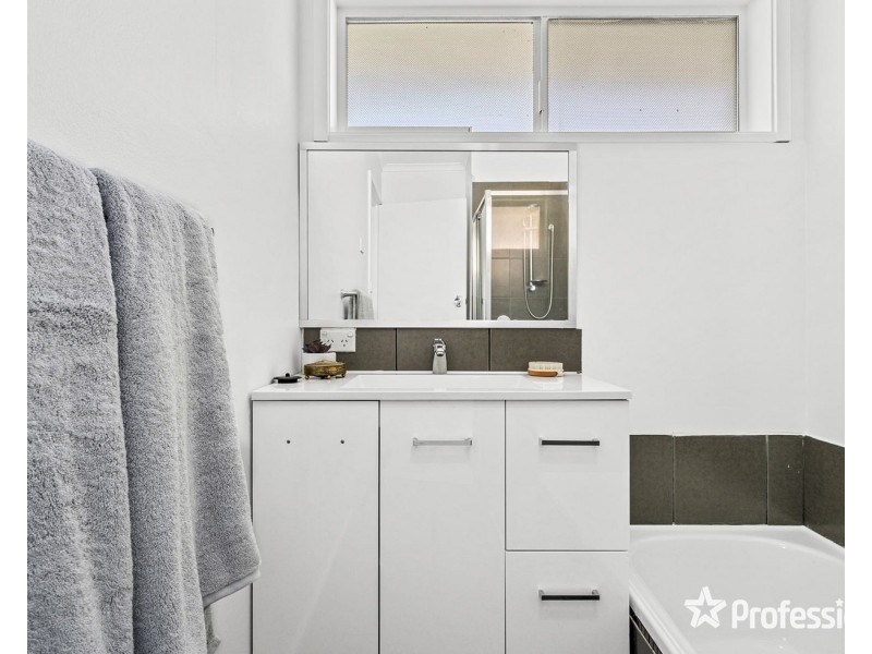 50 Greenslopes Drive, Mooroolbark VIC 3138