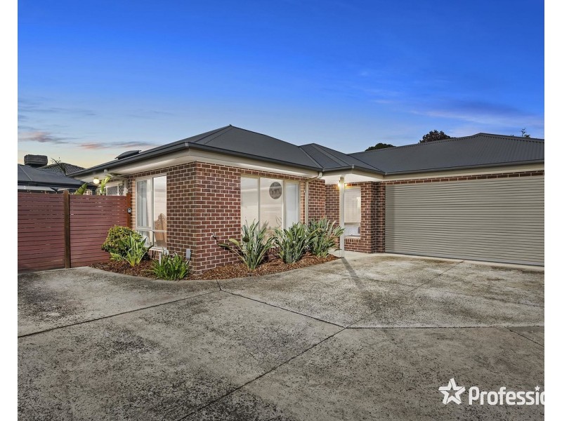 18a Blackburn Road, Mooroolbark VIC 3138