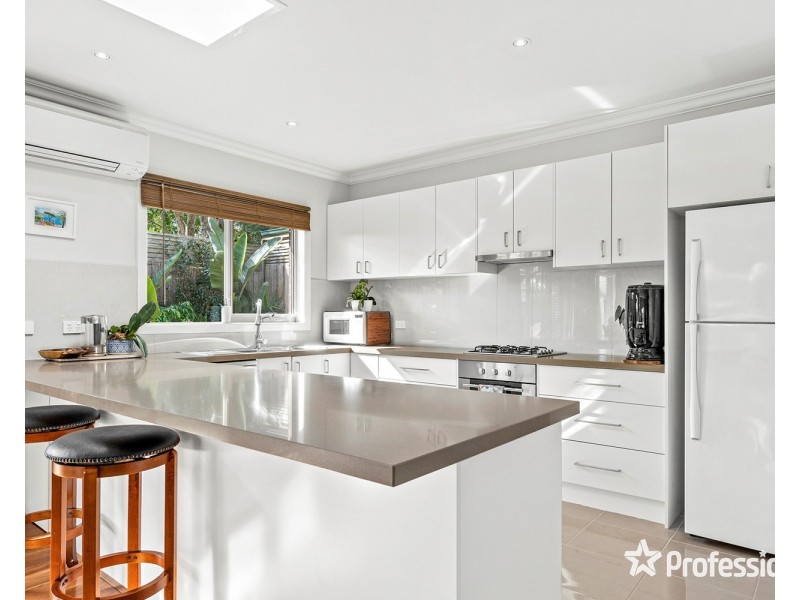 18a Blackburn Road, Mooroolbark VIC 3138