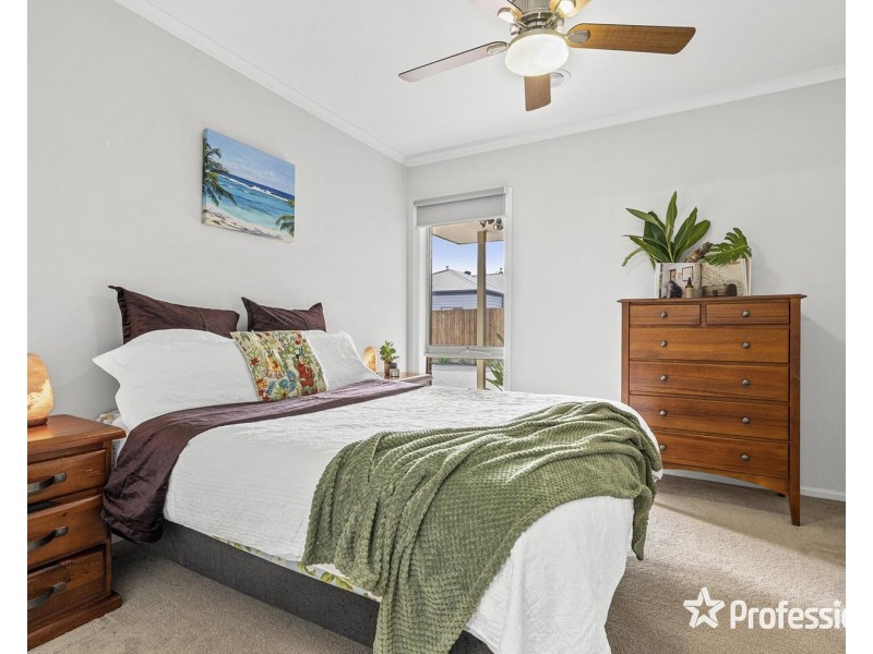 18a Blackburn Road, Mooroolbark VIC 3138
