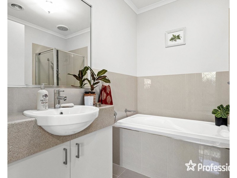 18a Blackburn Road, Mooroolbark VIC 3138
