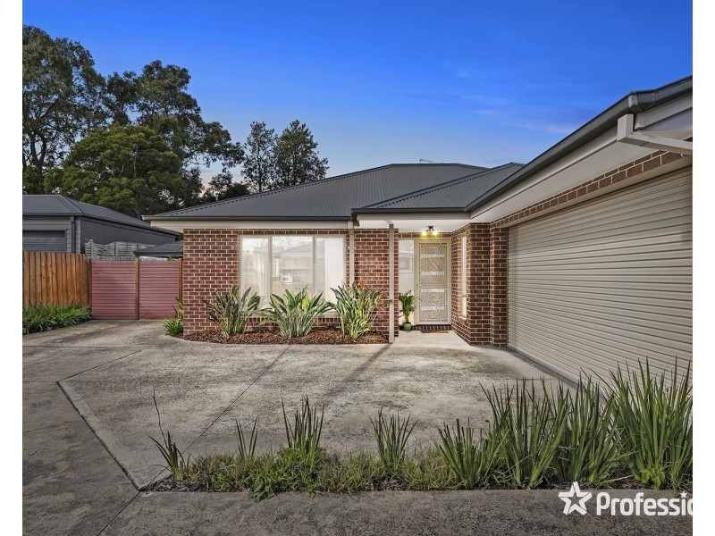 18a Blackburn Road, Mooroolbark VIC 3138