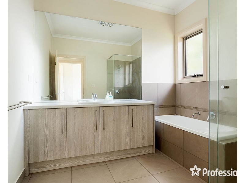 36a Pembroke Road, Mooroolbark VIC 3138