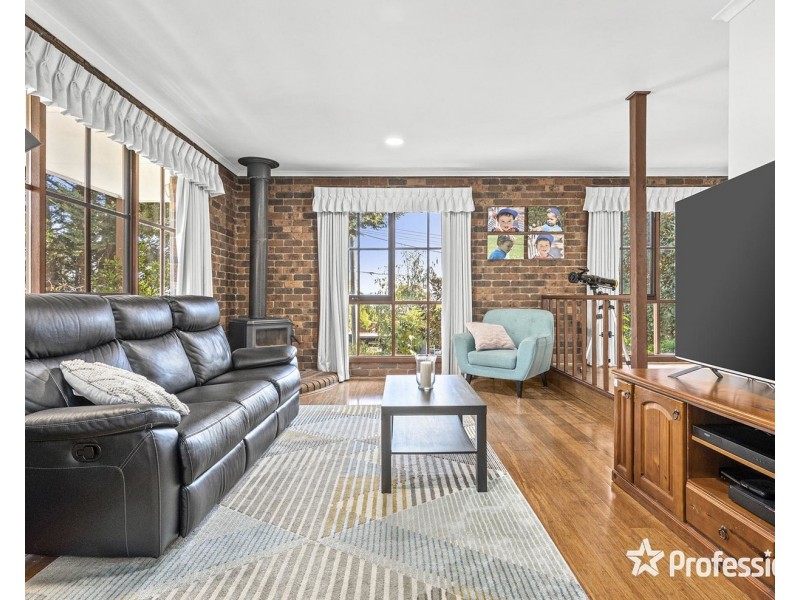 22 Highview Drive, Mooroolbark VIC 3138