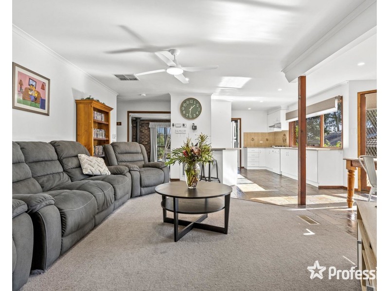 22 Highview Drive, Mooroolbark VIC 3138
