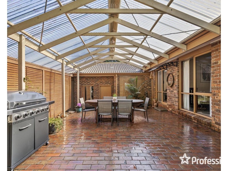 22 Highview Drive, Mooroolbark VIC 3138