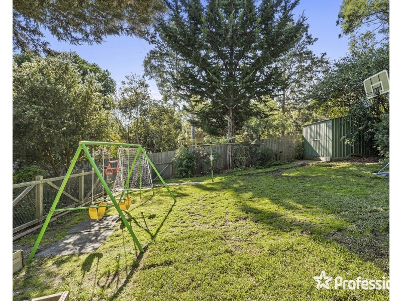 22 Highview Drive, Mooroolbark VIC 3138