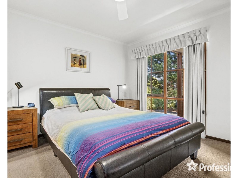 22 Highview Drive, Mooroolbark VIC 3138