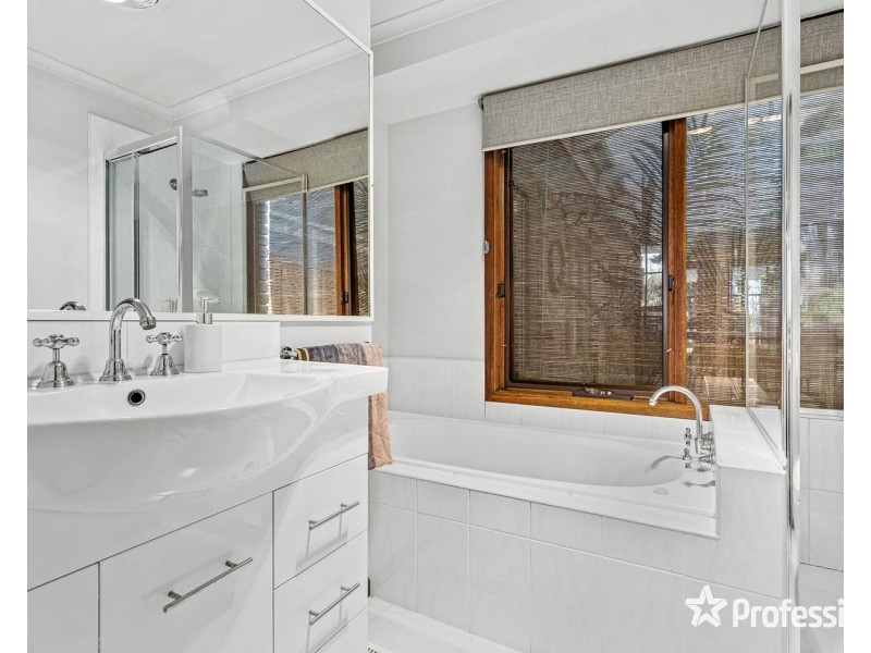 22 Highview Drive, Mooroolbark VIC 3138