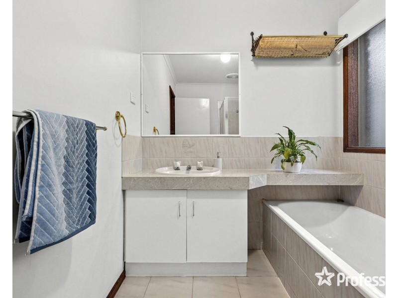 22 Highview Drive, Mooroolbark VIC 3138