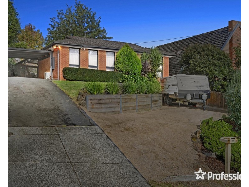 18 Parry Drive, Mooroolbark VIC 3138