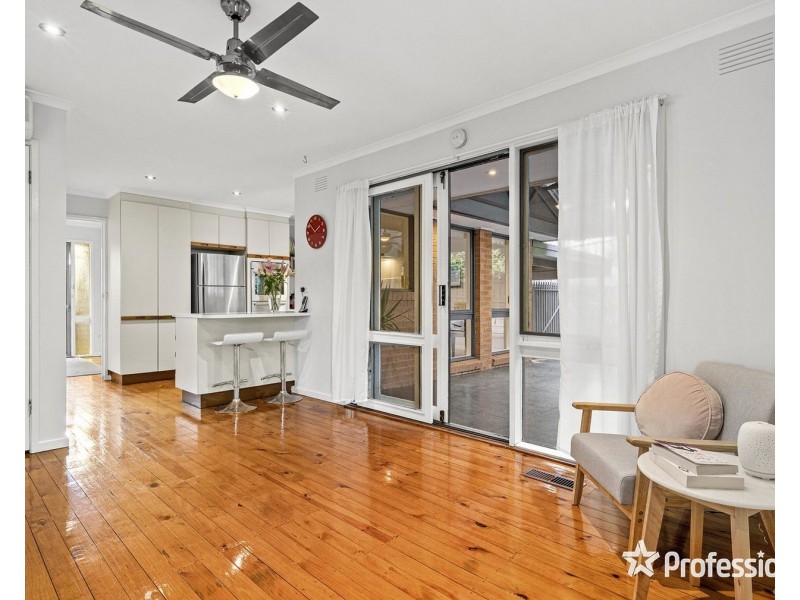 18 Parry Drive, Mooroolbark VIC 3138