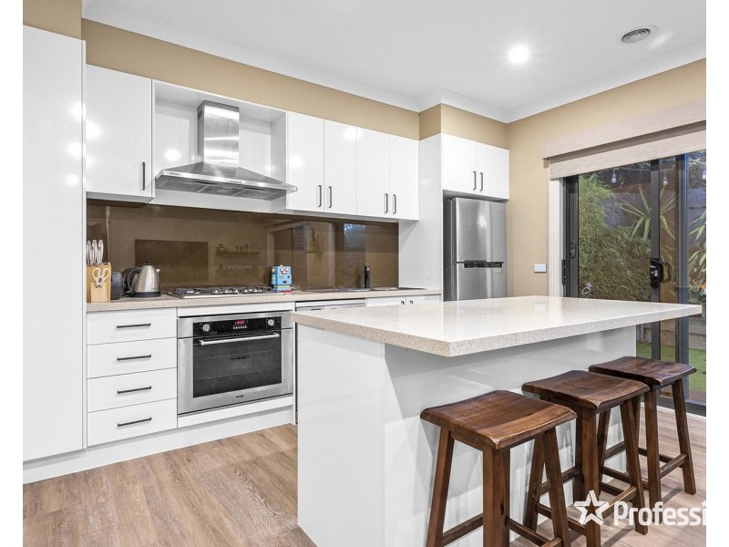 2 Dees Place, Mooroolbark VIC 3138