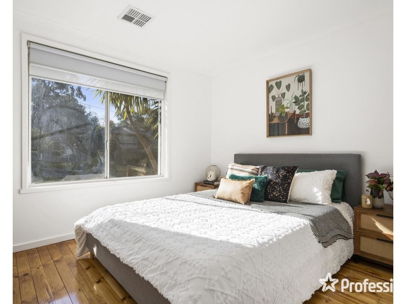 26 Lansell Road, Mooroolbark VIC 3138