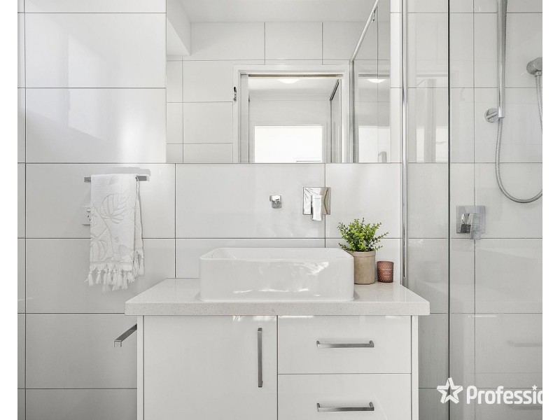 26 Lansell Road, Mooroolbark VIC 3138