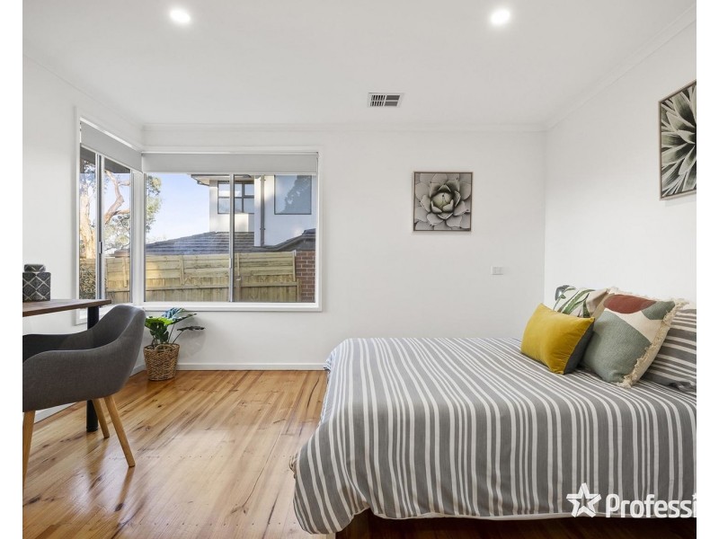 26 Lansell Road, Mooroolbark VIC 3138