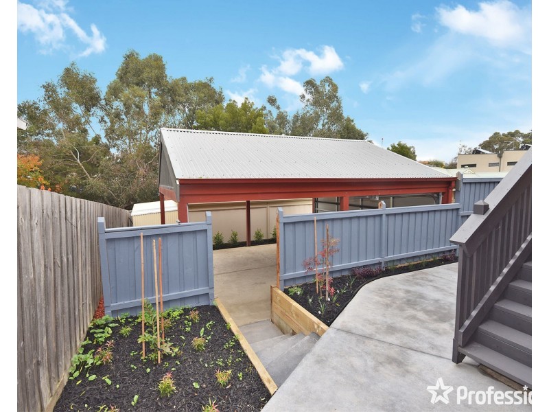 32 Winyard Drive, Mooroolbark VIC 3138