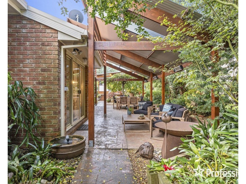 22 Clarkedale Rise, Kilsyth South VIC 3137