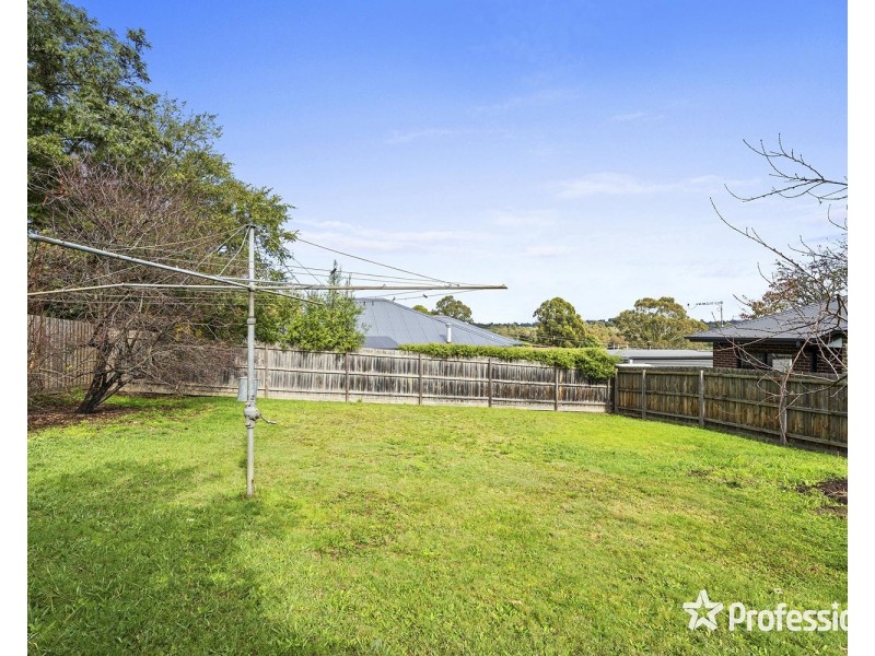 17 Carawa Street, Mooroolbark VIC 3138