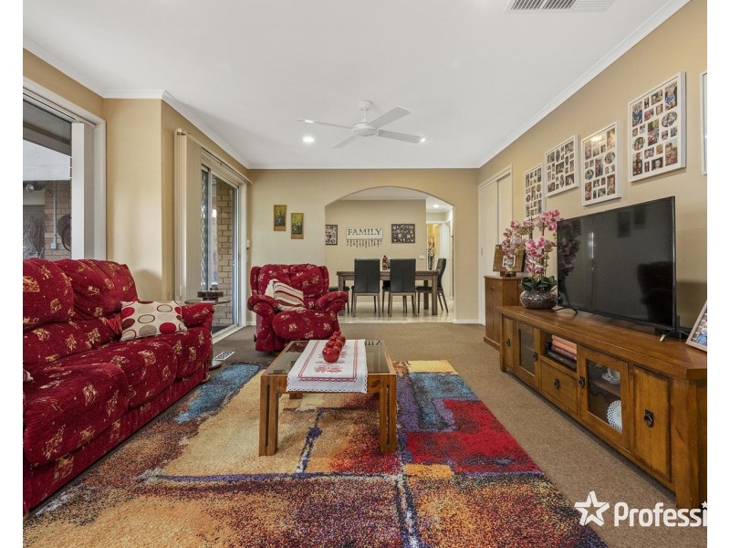 15 Greenville Street, Mooroolbark VIC 3138